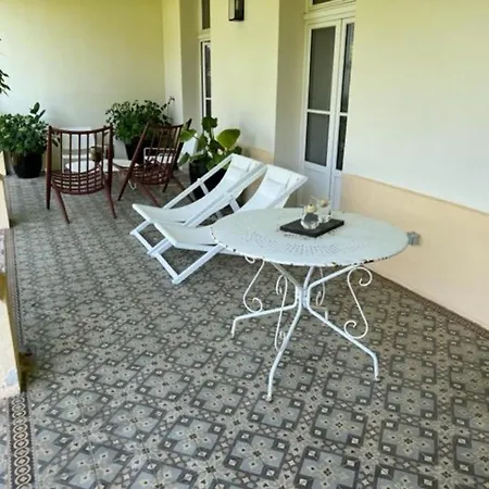 Apartment Splendide Avec Piscine Et Jardin Face A La - Fr-1-726-2 *