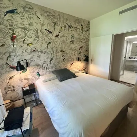Splendide Avec Piscine Et Jardin Face A La - Fr-1-726-2 Apartment